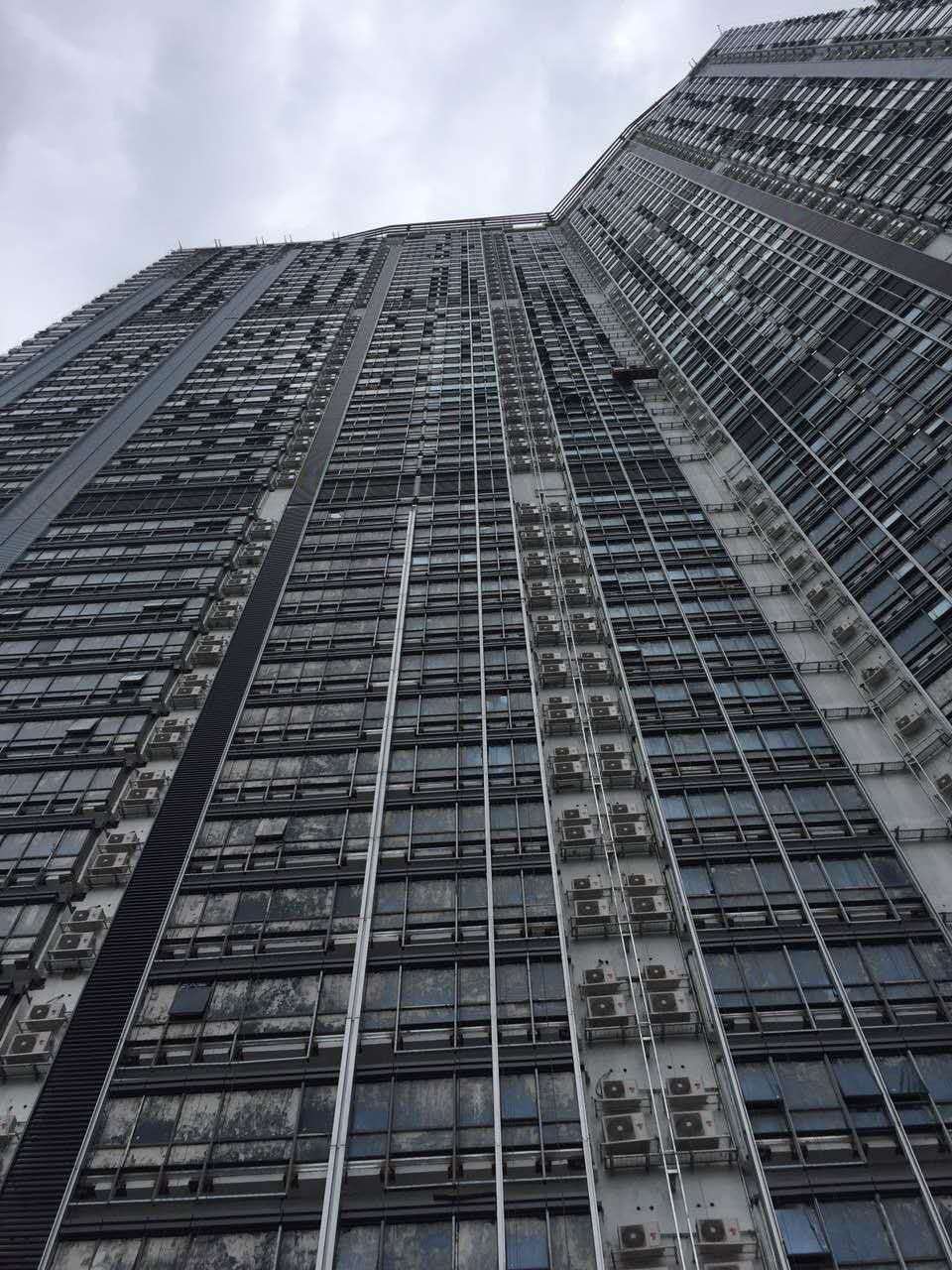 中国最大规模海尔空调墙 沈阳新世界中心挂满12万台中央空调